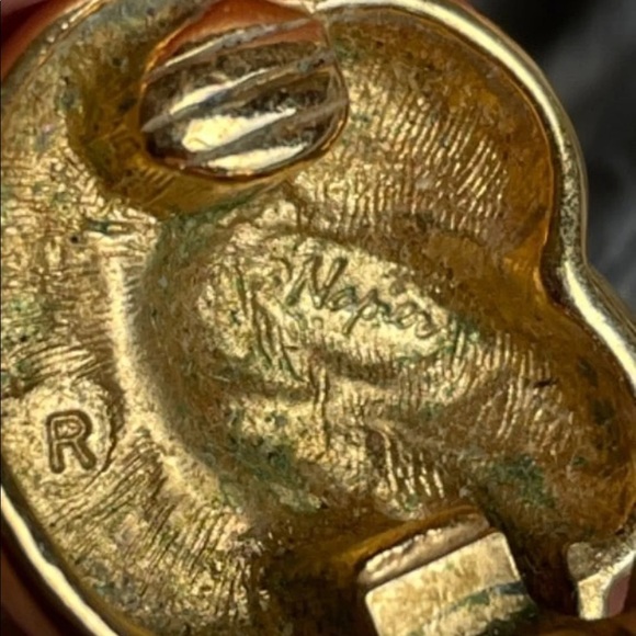 Vintage NAPIER Goldtone Circle Pendant Necklace & Earrings Set - Picture 5 of 6